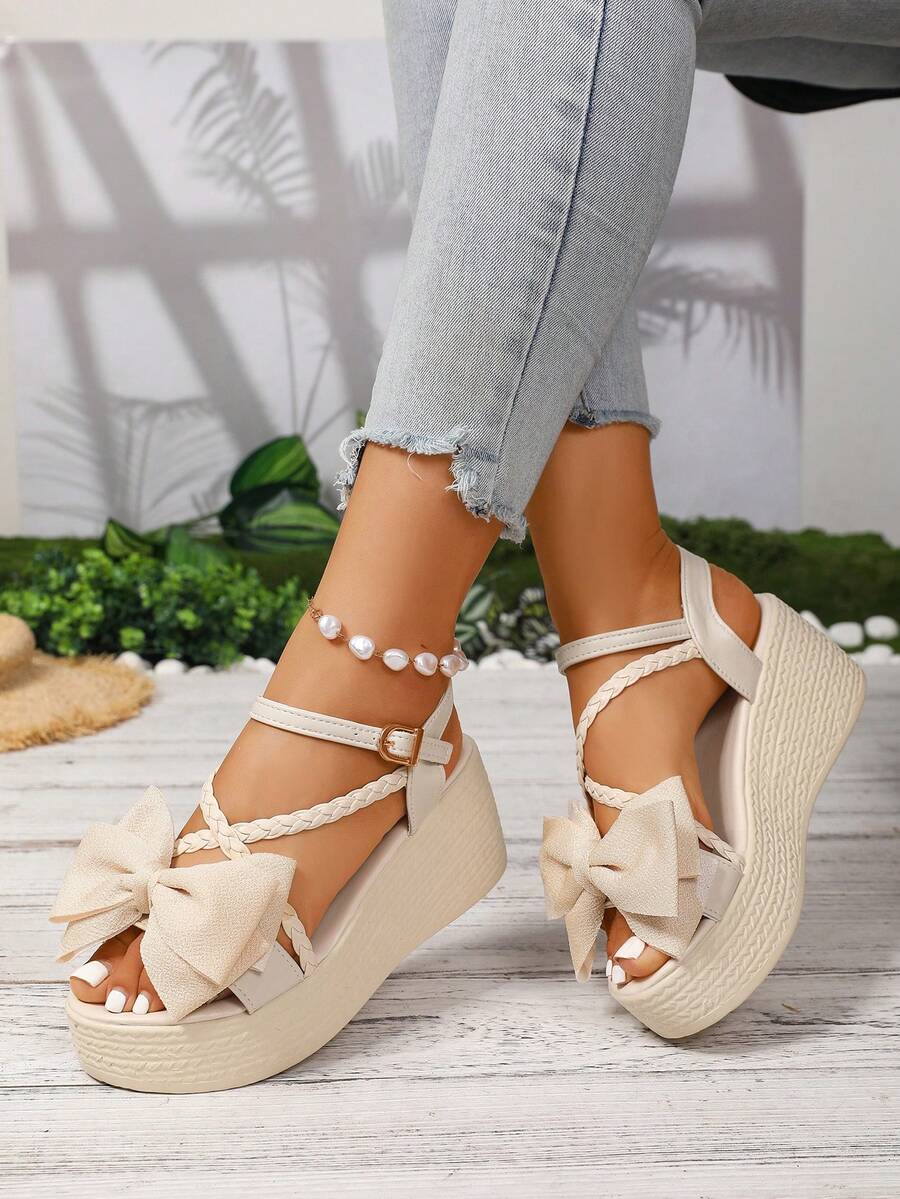 夏季时尚编织蝴蝶结装饰单扣厚底轻便凉鞋，适合搭配连衣裙、短裤、休闲、度假、通勤，舒适女士穿着