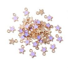 50 Stücke 6*8mm süße emaillierte kleine Sterne Charms Anhänger für Ohrringe Armbänder Halsketten zum selber Basteln von Schmuck Zubehör