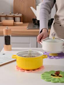 Daisy Flower Silicone Heat Insulating Mat Anti-Scalding High Temperature Resistant Pot Mat Premium Feeling Putting Pots And Pans Table Vegetable Mat Silicone Mat For Kitchen Countertop Non-Slip Heat Resistant Heat Insulating Mat Modern Design Pot And Pans Mat Silicone Table Mat Easy To Wash. - Multicolor - View 8