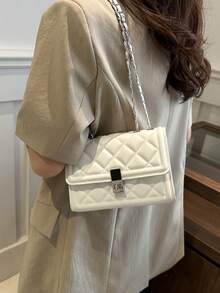 细节链条方形包，简约翻盖单肩包，时尚女士斜挎包，迷你绗缝斜挎包，优雅翻盖单肩包，女士时尚手提包和钱包