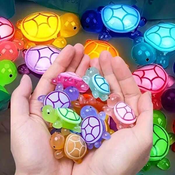 10 Stücke leuchtende 3D Schildkröten Figuren, leuchtende 3D Schildkröten Statuen, Aquarium Dekoration, bunt, durchsichtige Kunststoff Dekorationen für DIY Bastelarbeiten, Party Geschenke, Klassenraumbelohnungen Strand-thematische Veranstaltungen, Strand-thematische Dekoration