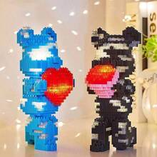 Rose Confession Brave Strongman Building Block Figurine, Feito de material ABS Decoração de mesa para casa Bloco Escultura, Ideia de presente premium para o dia das mães, Natal, Dia dos namorados, Aniversário, 12*12*20cm Capa de acrílico à prova de poeira