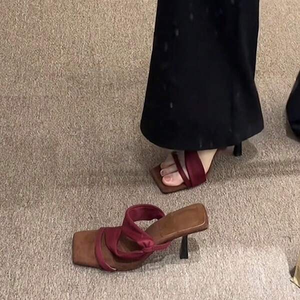 Sandales à talons aiguilles à bout ouvert français