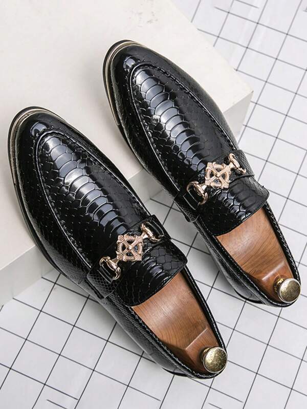 Zapatos de vestir lujosos y de moda con patrón de ccocodrilo negro y decoración de metal, antideslizantes, resistentes al desgaste y respirables para conducir, fiestas y bodas