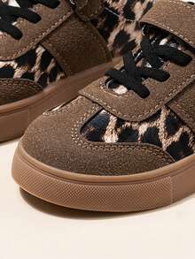 1 双复古风格豹纹女童钩环运动鞋，低帮，TPR 鞋底，织物衬里，圆头 - 适合日常穿着和户外活动 - 棕色 - 查看 7