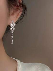 1 对水钻和人造珍珠耳环，优雅的婚礼新娘配饰，夸张的葡萄串吊坠耳环 - 銀色A款 - 查看 3