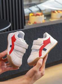 زوج واحد من الأربطة والإغلاقات الرياضية البسيطة للأطفال، مناسب للارتداء الداخلي والخارجي