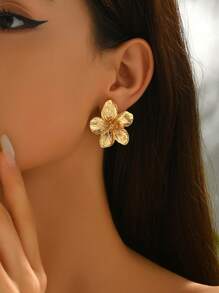 1 Pair Vintage Elegant Golden Flower Stud Earrings, Casual Wear Gift For Friends