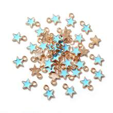 50 Stücke 6*8mm süße emaillierte kleine Sterne Charms Anhänger für Ohrringe Armbänder Halsketten zum selber Basteln von Schmuck Zubehör