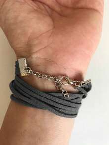 1 件锤纹金属圆形饰物波西米亚棕色绒面皮革缠绕手链，男女通用，适合日常佩戴，周年纪念礼物