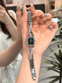 jw 1 Piece Women's Rose Gold Simple Alloy Bracelet, Delicate Square Dial, Fashionable White Hands, Casual And Exquisite Highly Attractive Women's Watches, Rhinestone Dial, Luxury Quartz Watches, Suitable For Daily Decoration, Wearing And Party Commuting Travel