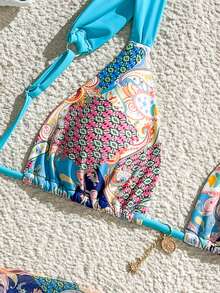 随机佩斯利印花浅蓝色粗肩带泳衣上衣，金色五金装饰，搭配同款三角泳裤和纱笼裙，三件套沙滩度假泳装套装，夏季休闲之选 - 多色-佩斯利 - 查看 4