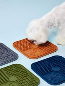 PETSIN 1/2pcs Square Dog Lick Mat, Silicone Slow Feeder Dog Bowl Mat With Suction Cup, Dog Training Pad - Multicolor - View 3