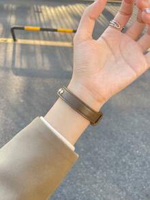 1条女士超薄真皮表带，兼容华为Watch 10/9/8/7 NFC版 - 褐色 - 查看 3