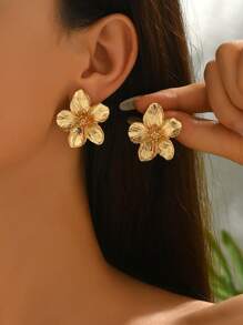 1 Pair Vintage Elegant Golden Flower Stud Earrings, Casual Wear Gift For Friends