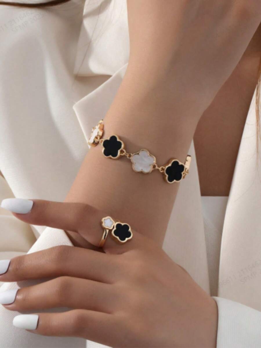 2pcs Black & White Lucky Four-Leaf Clover Bracelet & Ring Set