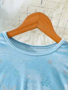 女童天鹅绒长袖连衣裙，雪花银箔印花，休闲风格，柔软舒适，适合4-7岁，秋冬季