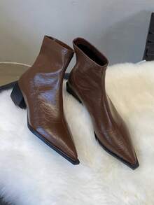 2025秋冬新款尖头欧美风女短靴，粗跟修身靴，小众设计靴子