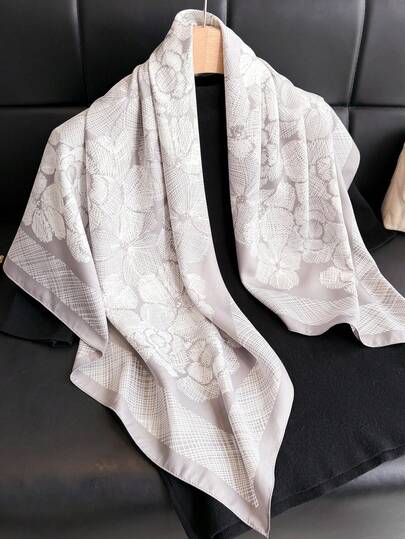 1条女士优雅复古印花薄缎面围巾，仿丝绸材质，波西米亚复古休闲风格，可作围巾或披肩使用，轻盈舒适，适合春夏日常穿着和搭配连衣裙。