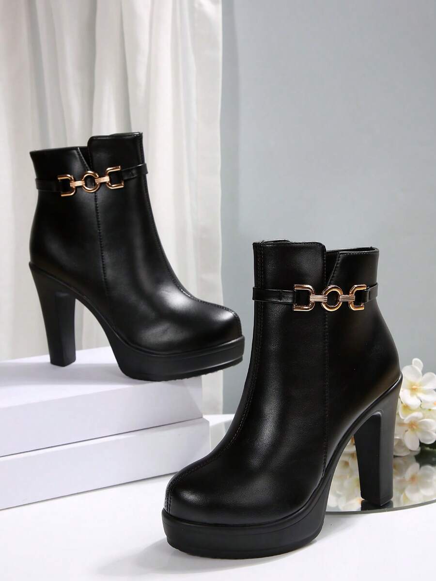 女式黑色粗跟踝靴，带金属链装饰和侧拉链，哥特式时尚短靴，适合派对和日常穿着，优雅