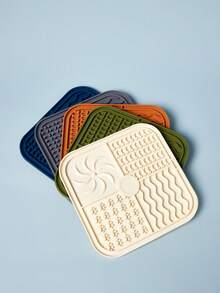 PETSIN 1/2pcs Square Dog Lick Mat, Silicone Slow Feeder Dog Bowl Mat With Suction Cup, Dog Training Pad - Multicolor - View 2