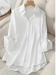 Camisa cómoda de talla grande para mujer con mangas regulares, bajo asimétrico y tela tejida con un ligero estiramiento para uso diario