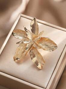 1pc Exaggerated Wide Floral Faux Pearl Hollow Asymmetrical Textured Metal Chunky Ring, Cute & Fashionable, Minimalist & Elegant, Retro Design, Suitable For Festivals, Parties, Dates, Daily Wear, An Ideal Gift