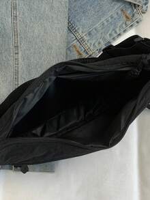 时尚黑色尼龙防水单肩包，休闲简约学院风，宽肩带，多拉链设计，适合学生、日常使用、购物