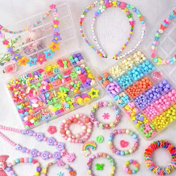 1 set de kit de fabrication de bracelets à perles colorées, kit de fabrication de bijoux de colliers adorables avec perles en forme de coquillage, cœur, fleur, papillon, 24 grilles, jouets de perçage pour enfants pour la correction de l'amblyopie, cadeau de Noël/Nouvel An/anniversaire