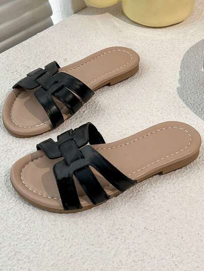 1 Pair Summer Hot-Selling Anti-Slip Children's Slippers. The Upper Is Black With A Simple Criss-Cross Strap Design, Paired With A Light Brown Insole. The Style Is Minimalist And Fashionable. Suitable For Girls Aged 3-12 To Wear At Home, Indoors And Outdoors For Leisure Activities. Comfortable And Versatile.