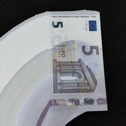 1 Set Of 3cm*1.5cm Miniature Version 100 Euro Denomination Replica Party Game Props, Entertainment Props Replica, New Year's Decoration Props Paper, New Year's Gifts, Valentine's Day Bouquet Props Paper, Holiday Gifts, Party Props Paper, Movie And TV Props Euro Paper, Shooting Props Paper, Euro Props Paper Is The Best Prop To Show Off Your Wealth