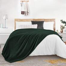 Soft Blanket, Throw, Or Quilt For A Double Or Single Bed Made Of Fleece Or Flannel – Lightweight, Warm, Cozy, And Comfortable, Perfect For All Seasons. Ideal For The Sofa, Bed, Picnics, Travel, Camping, And Everyday Use. Brings Warmth To The Living Room And Bedroom. A Great Gift Idea For Mom, Friends, And Home Decor Lovers. Available In A Variety Of Colors And Sizes To Suit Every Need. - Xanh đậm - Xem 4