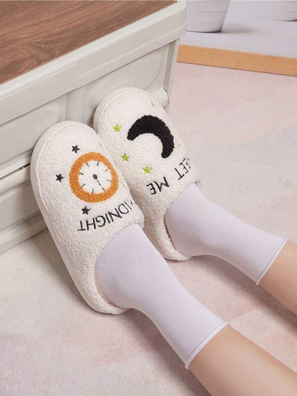 نعل منزلي ناعم مقاوم للانزلاق ذو تصميم القمر والقلب والفراولة