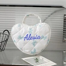 Individuell bestickte gesteppte herzförmige Kosmetiktasche mit Griff, Schleifenblumen-Reise-Make-up-Tasche, tragbare Kulturtasche, Waschbeutel, kleiner Aufbewahrungsorganizer für Mädchen, personalisiertes Geschenk zum Geburtstag oder Feiertag, Weihnachtsgeschenkzubehör - Verschiedenfarbig - Übersicht 16
