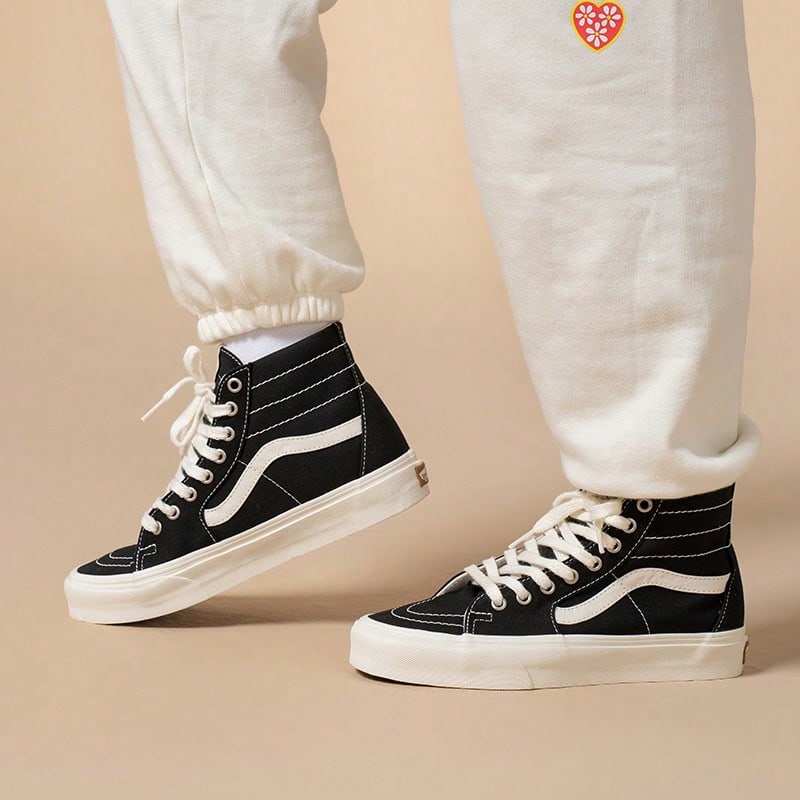 VANS SK8-Hi 锥形帆布鞋，男女通用休闲高帮运动鞋 VN0A4U169FN - 黑色 - 查看 1