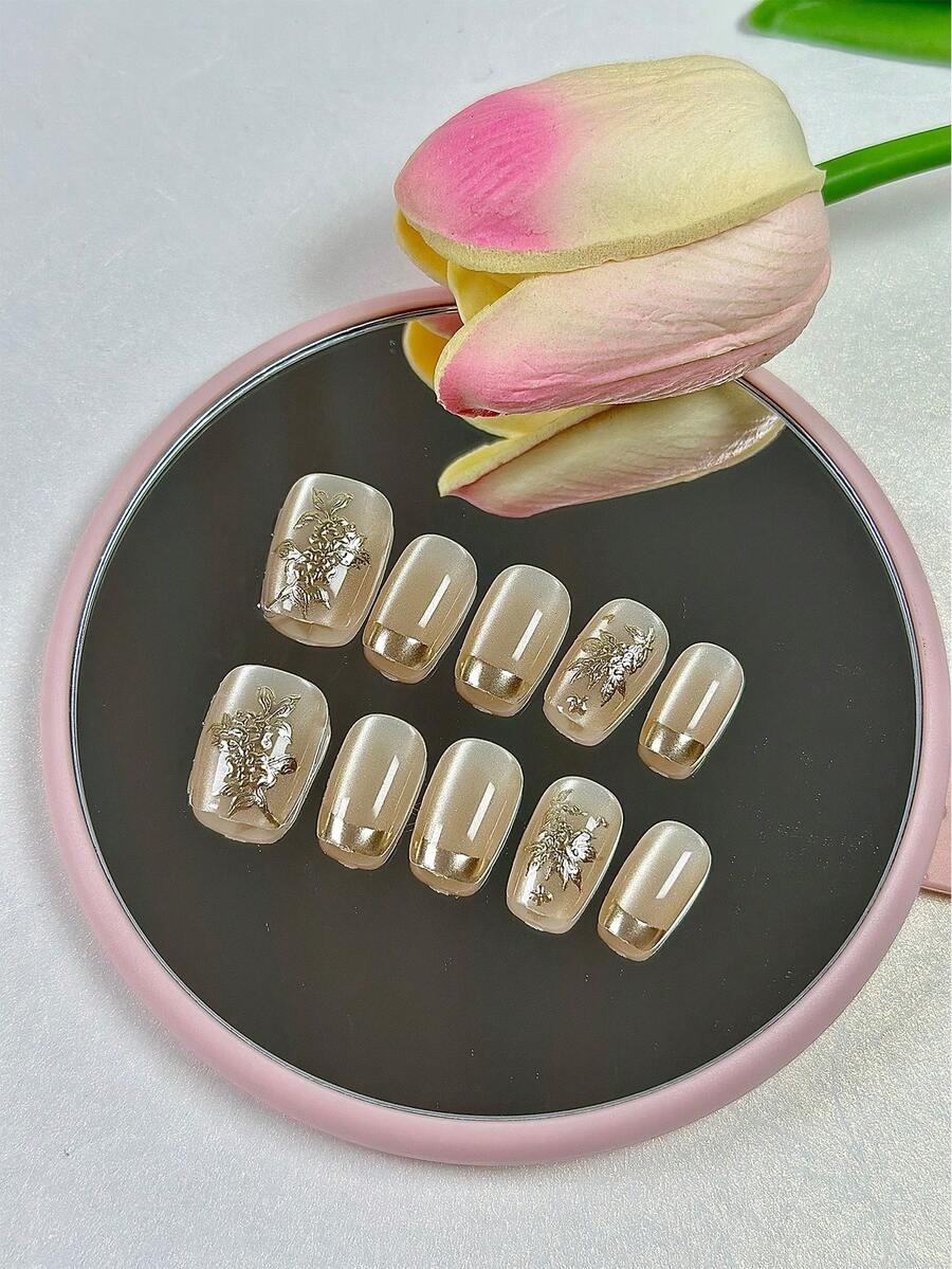 10 Peças Unhas Postiças Quadradas Curtas, Olho de Gato Champanhe com Pontas Francesas Douradas e Detalhes Florais, Unhas Falsas Elegantes, Conjunto de Manicure Colada para Mulheres e Meninas, Suprimentos de Unhas