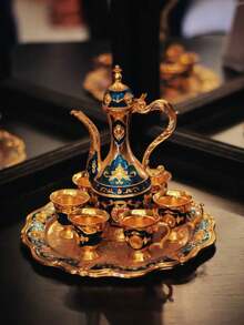 1 套豪华欧式金属茶具，1 个珐琅雕刻茶壶，1 个托盘和 6 个茶杯，适合优雅的家居装饰，日常喝茶或喝咖啡