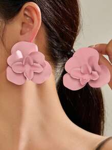 1 paire de boucles d'oreilles cloutées en métal 3D exagérées en forme de fleur, pour femme, usage quotidien, professionnel, voyage, fête