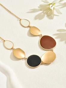 1pc Fashionable Exaggerated Geometric Asymmetrical Multi-Shape Spliced Choker Necklace