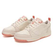 Puma Zapatos de monopatín para mujeres Rebound V6 Low Coquette, zapatillas casuales, diseño fresco y minimalista, ligeros para uso diario, al aire libre, viajes y deportes - Rosa melocotón blanquecino - Ver 3