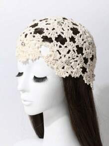 1 Stück handgefertigte atmungsaktive, gehäkelte Damenmütze mit Blumen- und Strass-Dekor, eleganter und leichter vintage gestrickter Beanie-Hut, modischer und vielseitiger Stil und Farbe werden zufällig versendet, für Frühling/Sommer