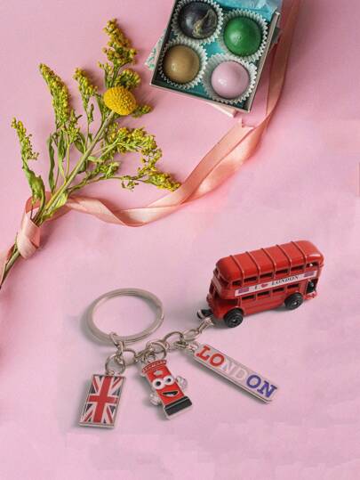 1pc Creative Telephone Booth Keychain, 3D London Bus Pendant, Red Double Decker Bus Charm, Suitable As Backpack Ornament, Decoration, Gift, Travel Souvenir
