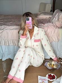 Conjunto de pijama casual rosa com estampa floral, blusa de manga comprida com botões frontais e calça, ideal para outono e inverno. - Multicolorido - Ver 4