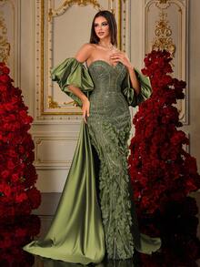 Um Vestido de Gala de Luxo Estilo Tribunal com Capa de Cetim, Manga Bufante, Bordado 3D com Contas em Formato de Pétalas e Decote Tomara que Caia na Cor Verde Oliva