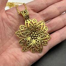 Vintage Hollow Big Flower Pendant Necklace Sweater Chain Floral Design Stylish Retro Victorian Lacework Floral Choker Boho Jewelry For Women Men Mother, Wife, Sister Accessories