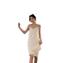 This Is A Fashionable And Comfortable Robe, With A Light And Elastic Fabric. This Bathrobe Is Made Of Cotton Yarn And Can Be Wrapped Up Or Worn As A Towel. It Dries Quickly And Is Perfect For A Beach Towel To Hug You, But It's Long Enough To Stretch.