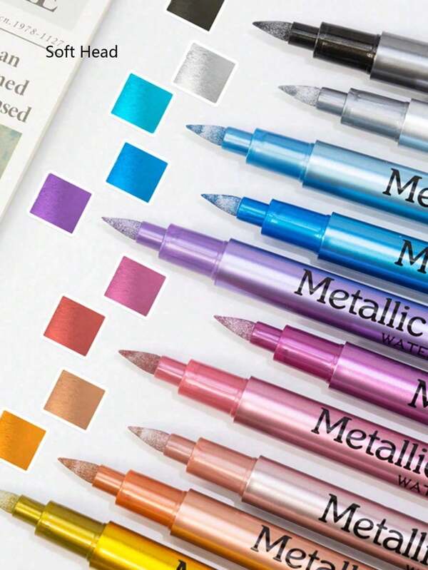 Juego de 12 marcadores acrílicos metálicos de punta blanda GN550BR, pluma de firma de color metálico, se puede usar para cerámica, vidrio, plástico y otras firmas, necesario para la escuela y la oficina, regalo del Día de los Inocentes y Pascua, para útiles escolares, de vuelta a clases