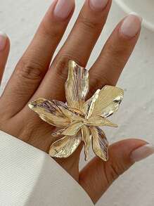 1pc Exaggerated Wide Floral Faux Pearl Hollow Asymmetrical Textured Metal Chunky Ring, Cute & Fashionable, Minimalist & Elegant, Retro Design, Suitable For Festivals, Parties, Dates, Daily Wear, An Ideal Gift