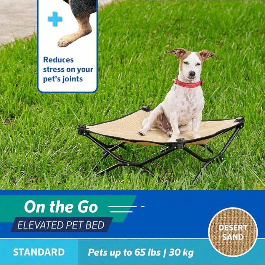 Coolaroo On-The-Go Elevated Dog Bed - Foldable Pop-Up Travel Dog Bed With Breathable, Moisture-Resistant Fabric, Carry Bag Included, Lightweight & Portable, Emerald Green, Standard - Desert Sand - 查看 1