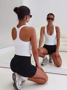 Plus Size Women's Solid Color U-Neck Sleeveless Bodycon Top, Fashionable, Versatile, Slim-Fit, Suitable For Casual - White - View 1